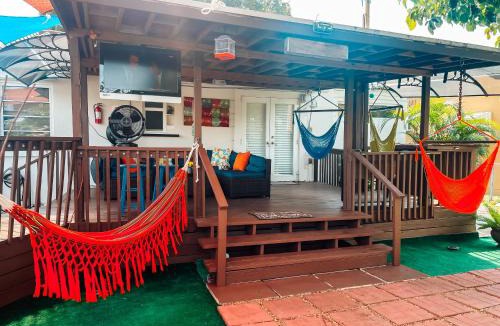 Little Ranches House | Hammocks & mini-golf! 10 mins from Beach!