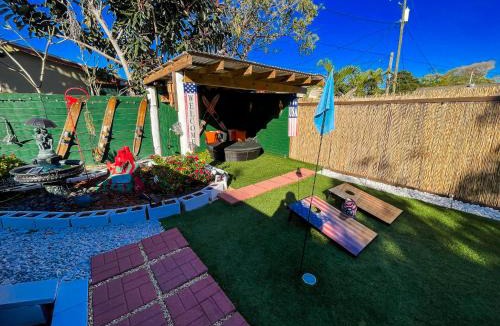 Little Ranches House | Hammocks & mini-golf! 10 mins from Beach!