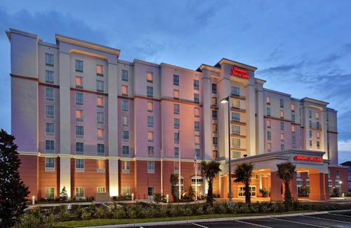 Airport North Hotel | Hampton Inn & Suites Orlando Airport at Gateway Village
