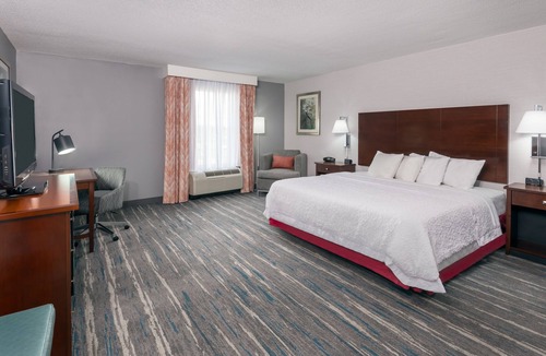 Airport North Hotel | Hampton Inn & Suites Orlando Airport @ Gateway Village