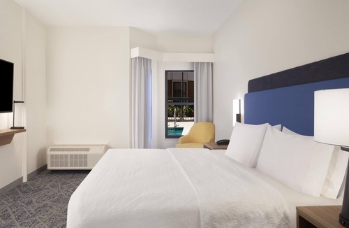Bearss Plaza Hotel | Hampton Inn & Suites Tampa-North