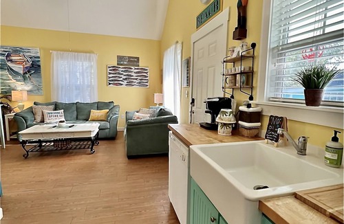 Rockport Cottage | Happy, Comfortable Coastal Cottage --Swimming Pool, BBQ- Dog OK