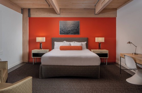 Galveston Hotel | Harbor House Hotel and Marina at Pier 21