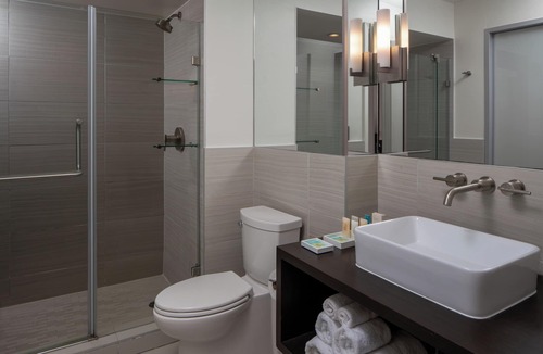 Galveston Hotel | Harbor House Hotel and Marina at Pier 21