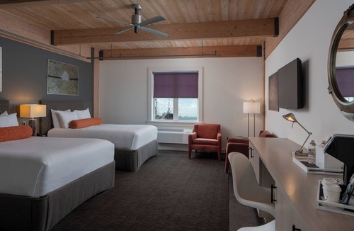 Galveston Hotel | Harbor House Hotel and Marina at Pier 21