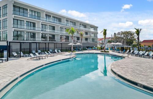 Melbourne Beach House | Harbor Island Beach Club, Homes by Villatel
