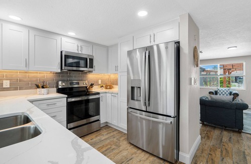 Hudson Beach Estates House | Haven Waterfront Walk to Beach, Pool, Kayak, Games