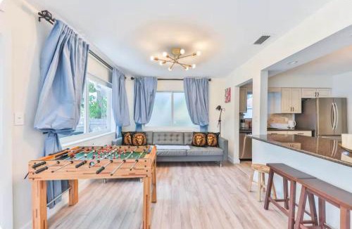 Royal Poinciana House | Heart of Hollywood Villa