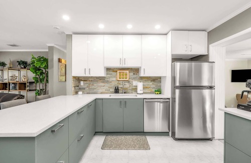 Croissant Park House | Heated Pool, 3 Hole Golf, FirePit, 5min to Airport