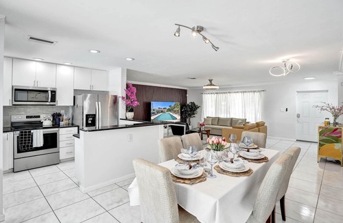 Downtown Fort Lauderdale House | Heated pool-6min2Beach-Dream patio-Pergola-Golf