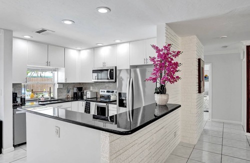 Downtown Fort Lauderdale House | Heated pool-6min2Beach-Dream patio-Pergola-Golf