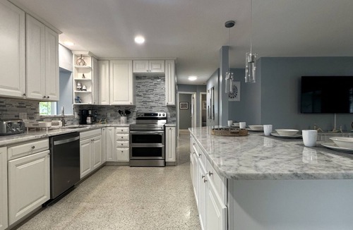 Largo House | HEATED POOL-BBQ-CORNHOLE GAME-NEAR BEACH/WATER PARK/DOWNTOWN/LAKE/PINELLAS TRAIL