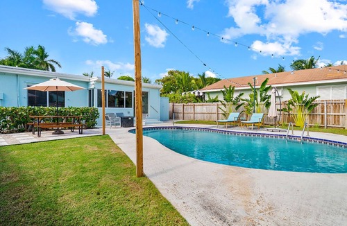 Parrot Cove House | HEATED pool Boho-Bungalow Lake Worth Beach.