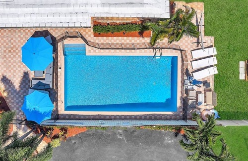 Coral Ridge Isles Apartment | Heated Pool Close to the Beach Fort Lauderdale