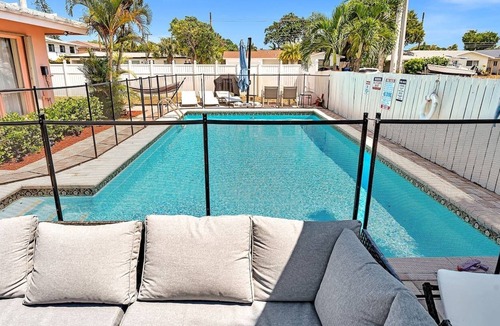 Coral Ridge Isles Apartment | Heated Pool Close to the Beach Fort Lauderdale