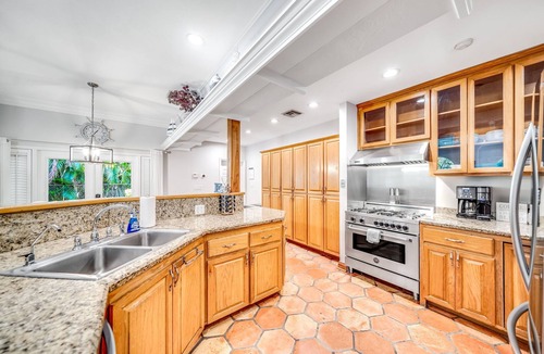 Lake Ida Shores House | Heated Pool! Close To Beach+Avenue! Quaint Style!