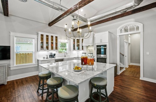 Galveston House | Heated Pool, King Beds, EV Charger, Garage & 3BR Sleep 7 · Walk to Beach