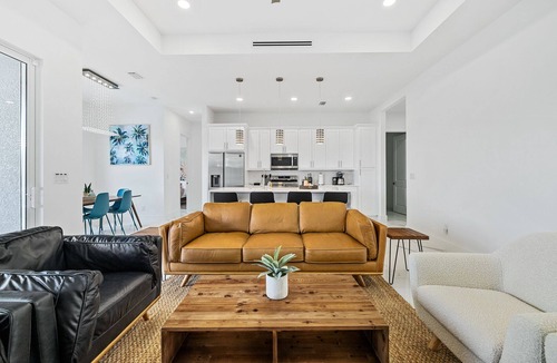 Diplomat House | Heated Pool!🌴Modern Home☀️4 Bedrooms!