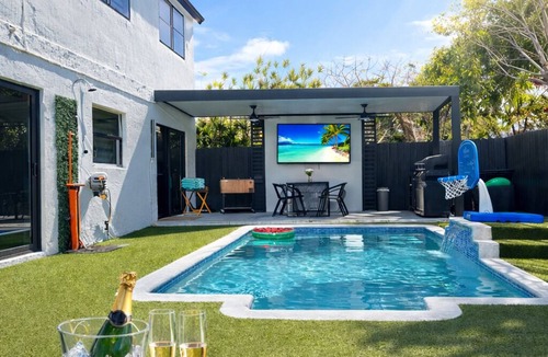Princeton House | Heated Pool Oasis 12 Guests Midway Keys & Miami