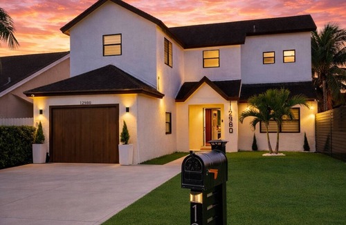 Princeton House | Heated Pool Oasis 12 Guests Midway Keys & Miami