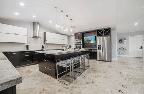 Deerfield Beach House | Heated Pool * Putting Green * 5 min from Beach!