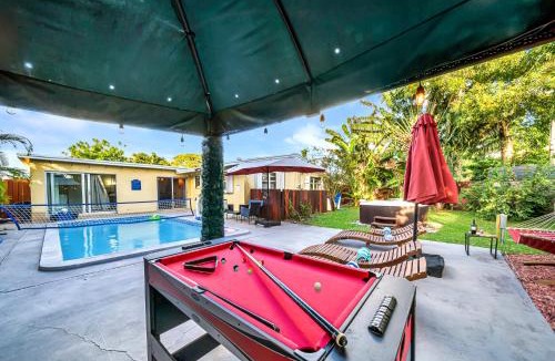 Hunt Club Villa | Heated Pool Spa BBQ 10 PPL Near Beach & Downtown