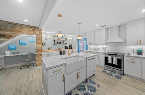 Cocoa Isles House | Heated Pool+Spa+BeachWalk+bikes+MiniGolf+beach essentials &toys+Outdoor Kitchen!