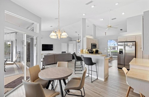 Broadmoor Villa | Hello Summer, full refund*, pool heat, sleeps 6