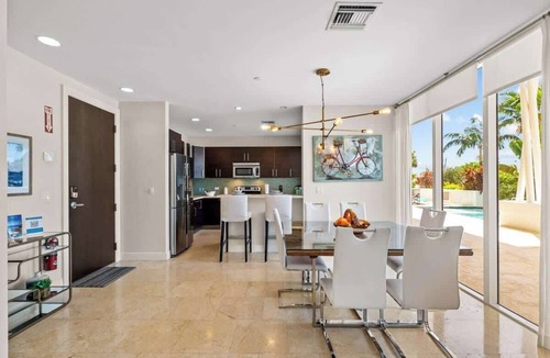 Deerfield Beach Apartment | Hemingway 3 Bedroom Condo 2 Blocks from the Beach