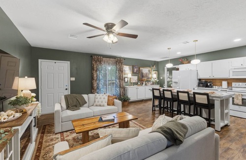 College Station House | Hensarling Cottage Retreat