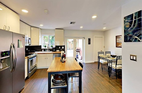 River Oaks Villa | Hidden Gem Vacation Villa w Private Pool Tikihut
