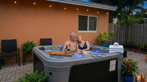 River Oaks Villa | Hidden Gem Vacation Villa w Private Pool & TikiHut