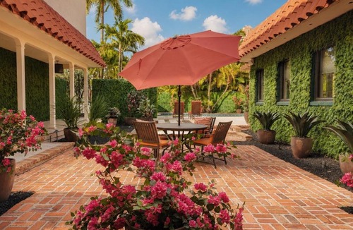 Dolphin Isles House | Hideaway & Harbour -5 minute walk to the beach