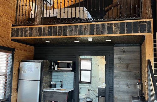Canyon Lake Hotel | Hideout on the Horseshoe