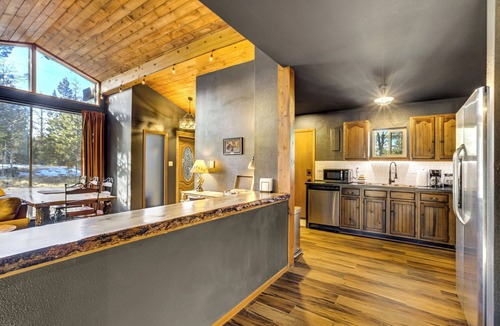 Florissant House | High Country Compound in the CO Rocky Mountains - Hot Tub, 2x King Beds, Firepit