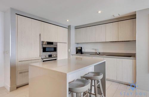 Hollywood South Central Beach Apartment | High Floor 2BR -2 BA - Resort Fees & Parking Incl