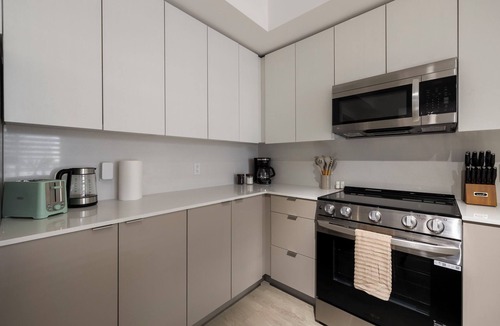 North Miami Apartment | High Floor Property-Expansive Views- Sleep 6 Miami