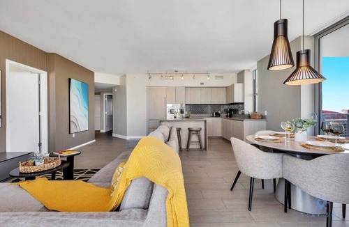 Hollywood South Central Beach Apartment | High Floor with Stunning Views | Amazing Pools