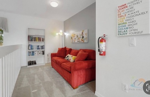 Highgate Park House | Highgate Oasis 20 minutes to DISNEY theme park! Private Pool and Spa