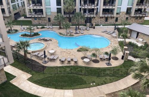 Horseshoe Bay House | Hill Country Corner Condo at The Waters - Central AC, Lake Views & Pool