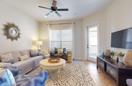 Horseshoe Bay House | Hill Country Corner Condo at The Waters - Central AC, Lake Views & Pool