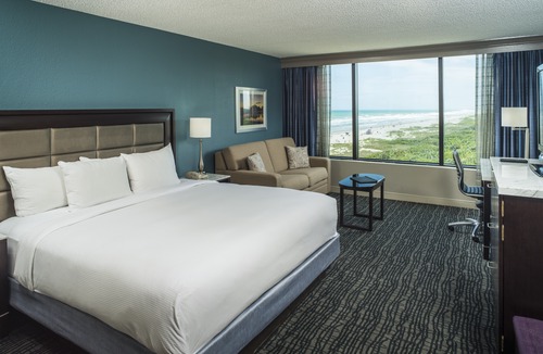 Cocoa Beach Hotel | Hilton Cocoa Beach Oceanfront