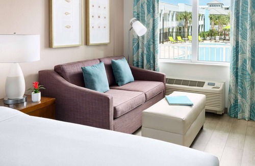 New Town Hotel | Hilton Garden Inn Key West/The Keys Collection