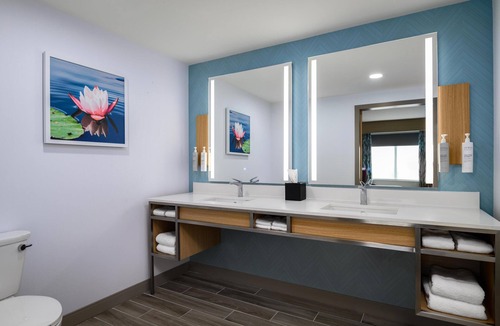 Florida Center North Hotel | Hilton Garden Inn Orlando I-4 Millenia Blvd Mall