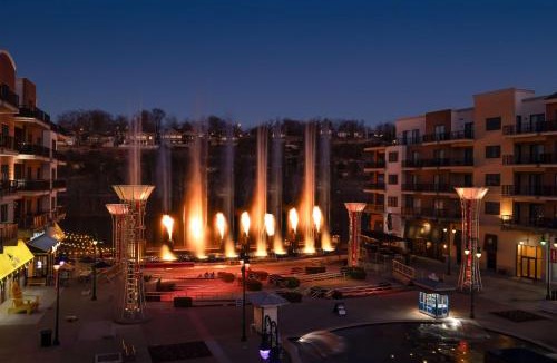 Downtown Branson Hotel | Hilton Promenade Branson Landing