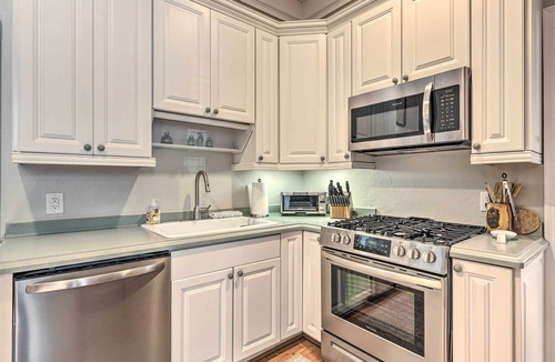Historic District Apartment | Historic 1891 Ocala Apartment w/Original Touches!