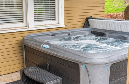 Downtown Branson House | Historic 6BR Near Branson Landing + Hot Tub