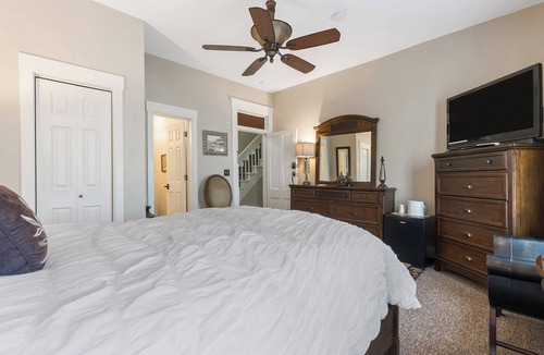 Downtown Branson Hotel | Historic Branson Hotel ~ Downtown ~ Heritage Room