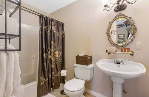 Downtown Branson Hotel | Historic Branson Hotel ~ Downtown ~ Heritage Room