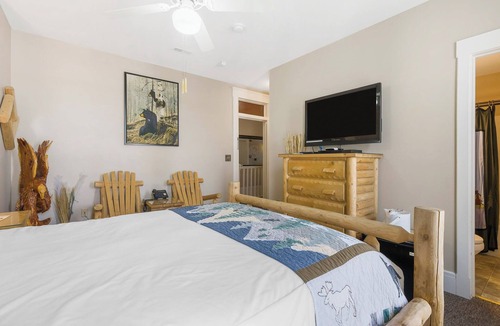 Downtown Branson Hotel | Historic Branson Hotel ~ Downtown ~ Hide-A-Way Room